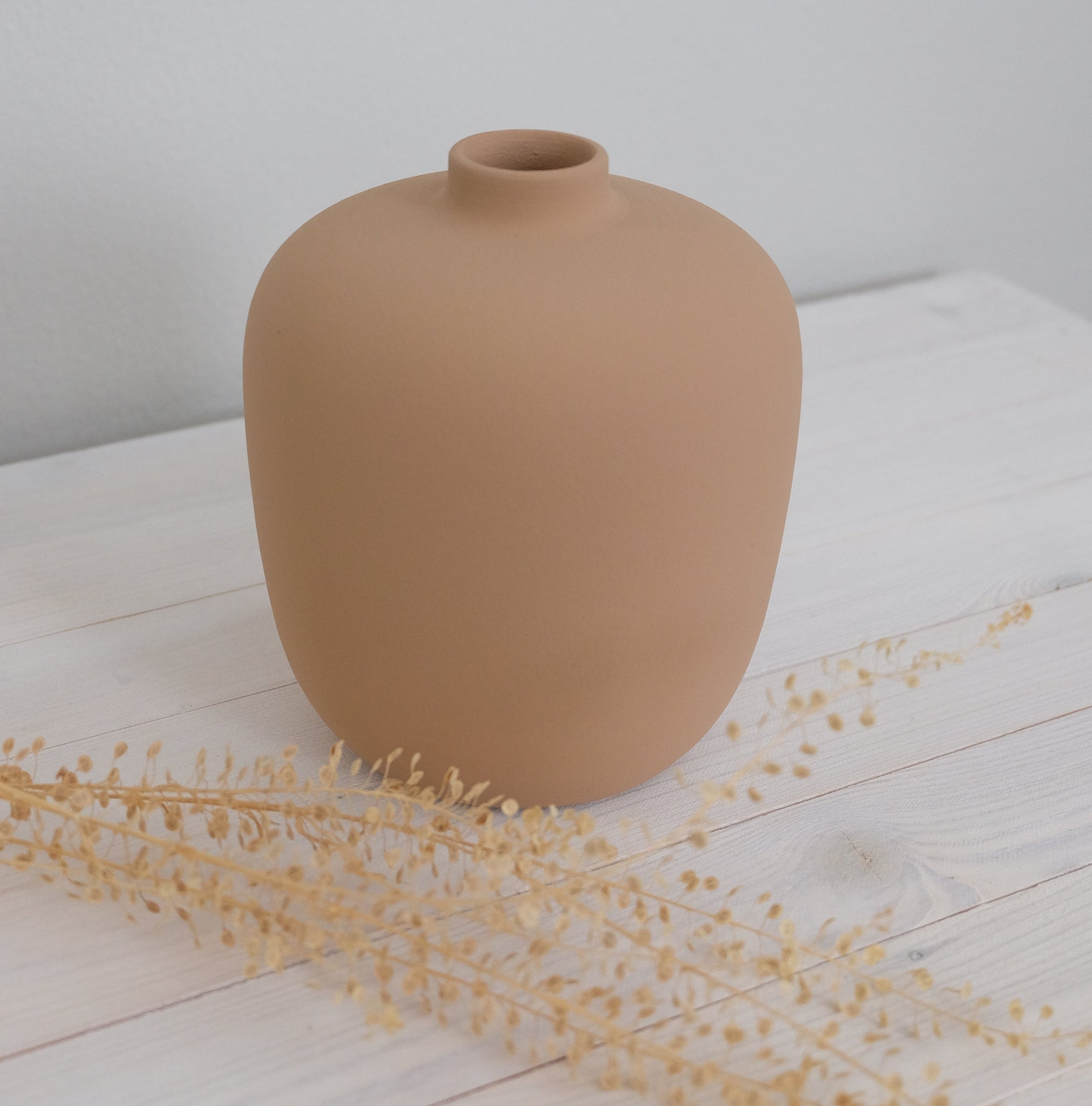 Maljakko Beige sivulta – beige keramiikka mattapinta kapea suuaukko