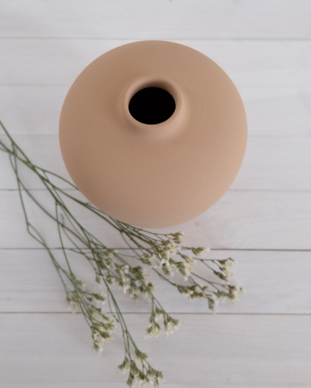 Maljakko Beige ylhäältä – Ø2 cm suuaukko beige pyöreä keramiikkamaljakko