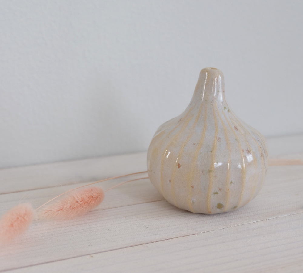 Poca Ceramics Viikuna-maljakko kuivakukkien kanssa – ekologinen lahjaidea