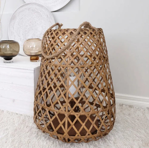 Luonnonvärinen bambu-rottinki-lattiakynttilälyhty Bambu – lasisuoja, 51×42×42 cm