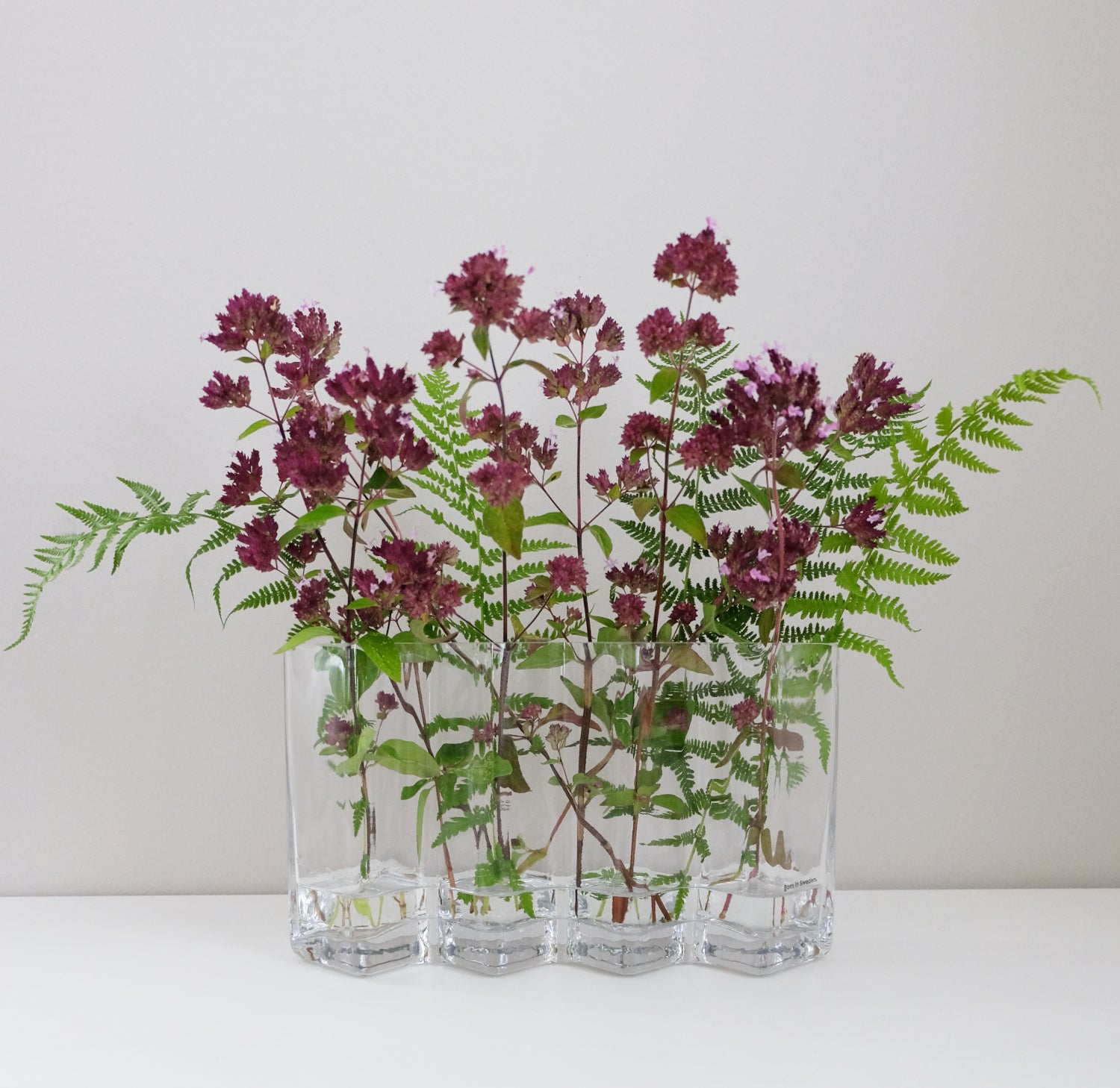 Maljakko Row 4-osioinen kirkas – suupuhallettu lasi, 8,4 × 27,3 × 16 cm, Born in Sweden