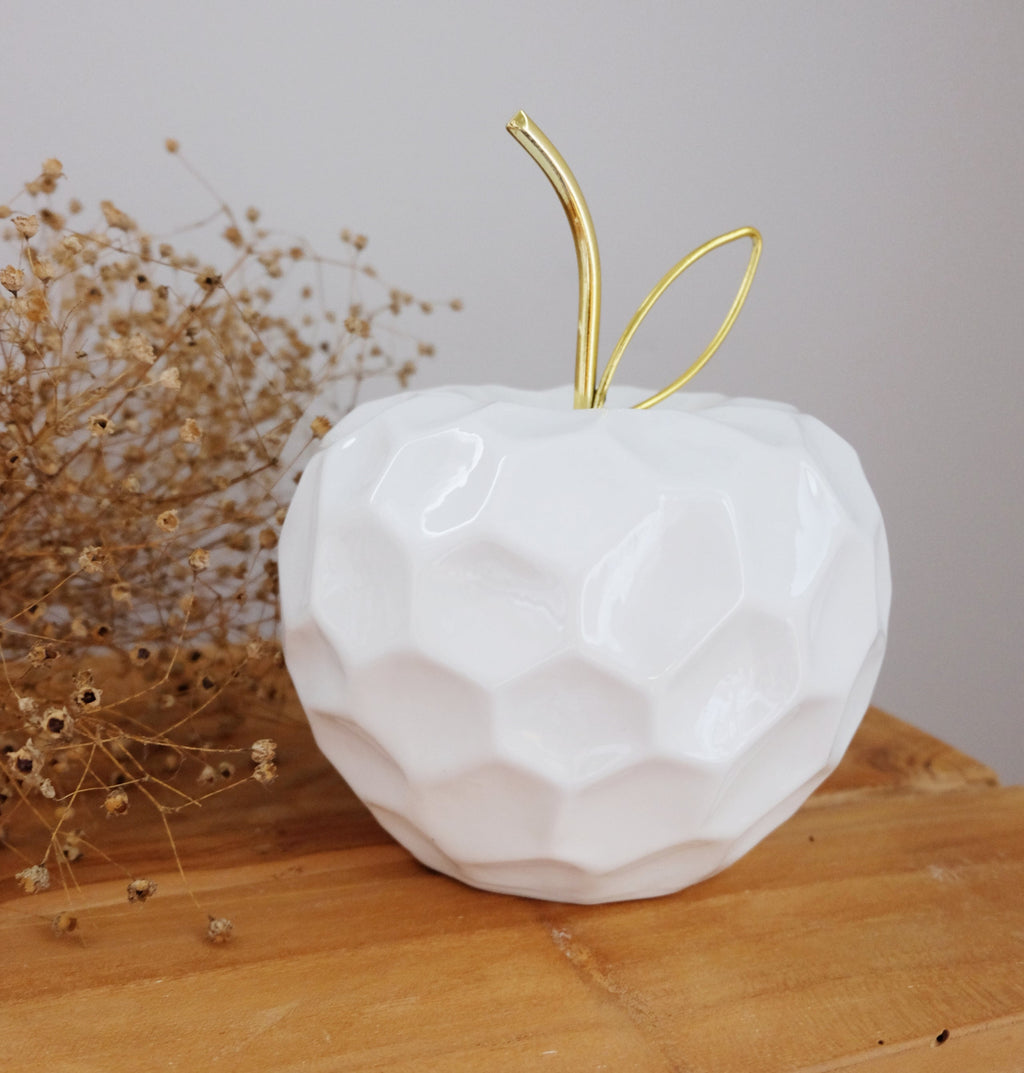 Pöytäkoriste Apple pöydällä – keraaminen omena valkoinen kulta sisustusdetalji
