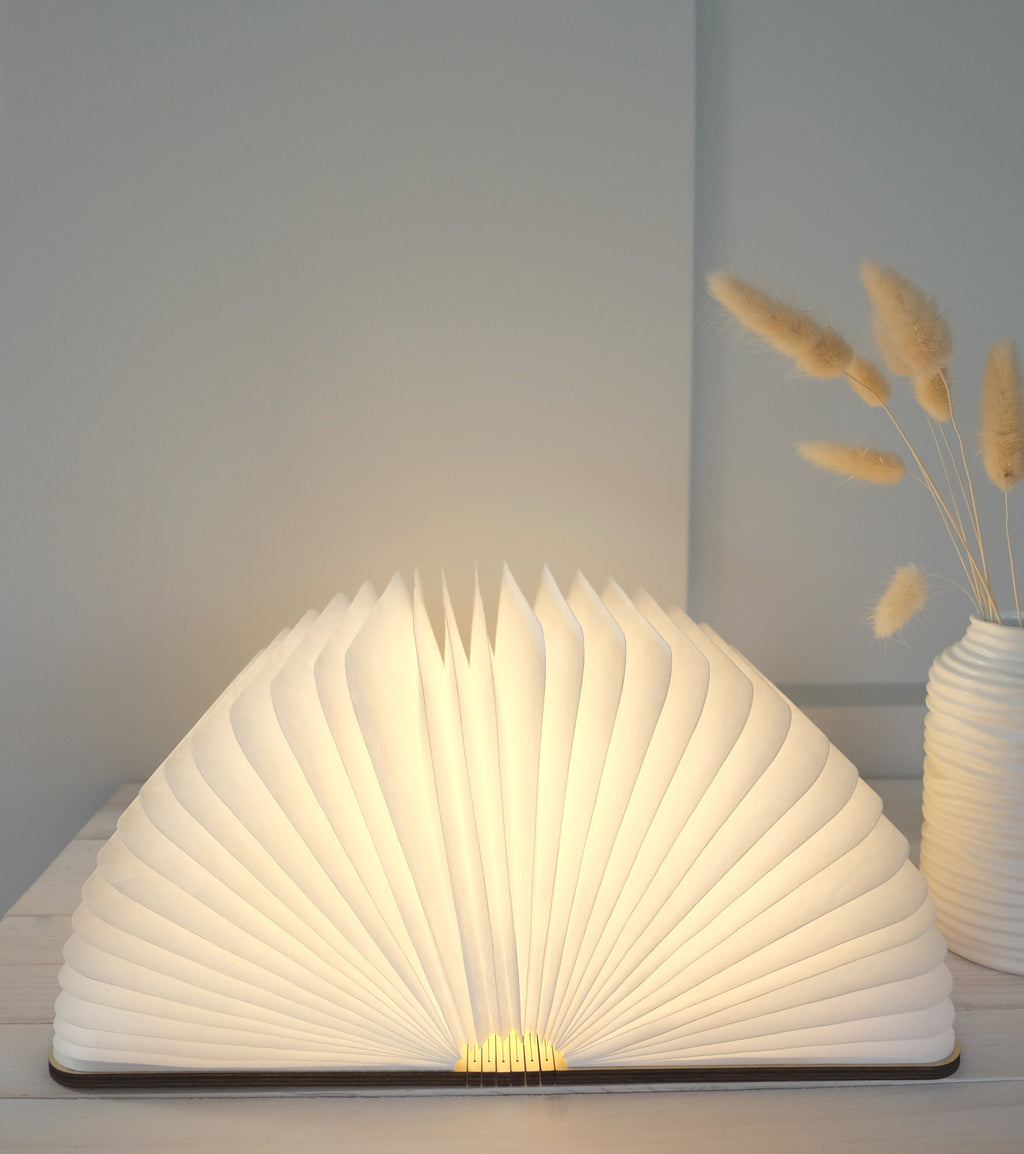 Book Lamp sytytettynä – kirjavalaisin USB LED valo päällä