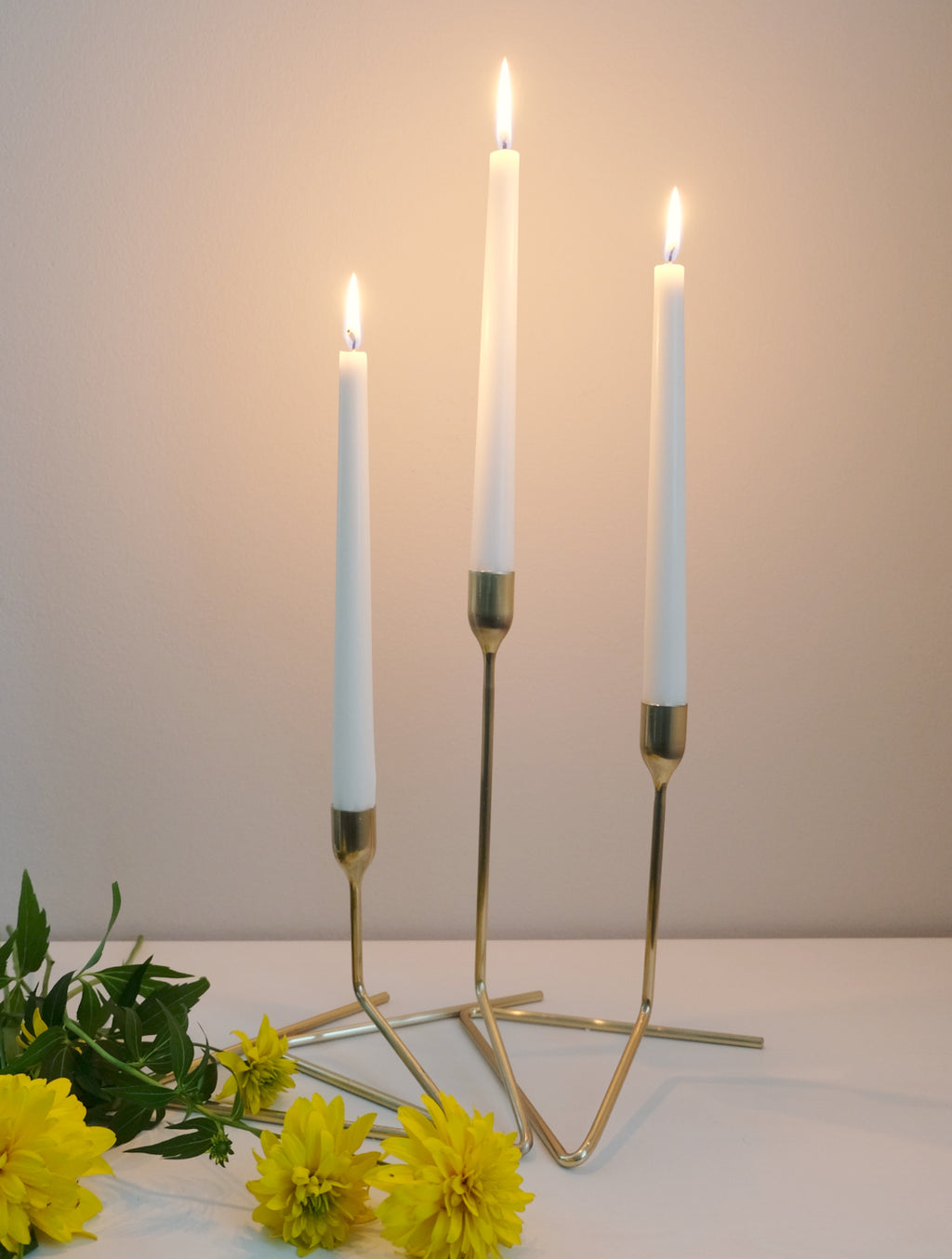 Kynttilänjalka Puzzle kulta – harjattu ruostumaton teräs, 3 kokoa, yhdisteltävä kynttelikkö, Born in Sweden