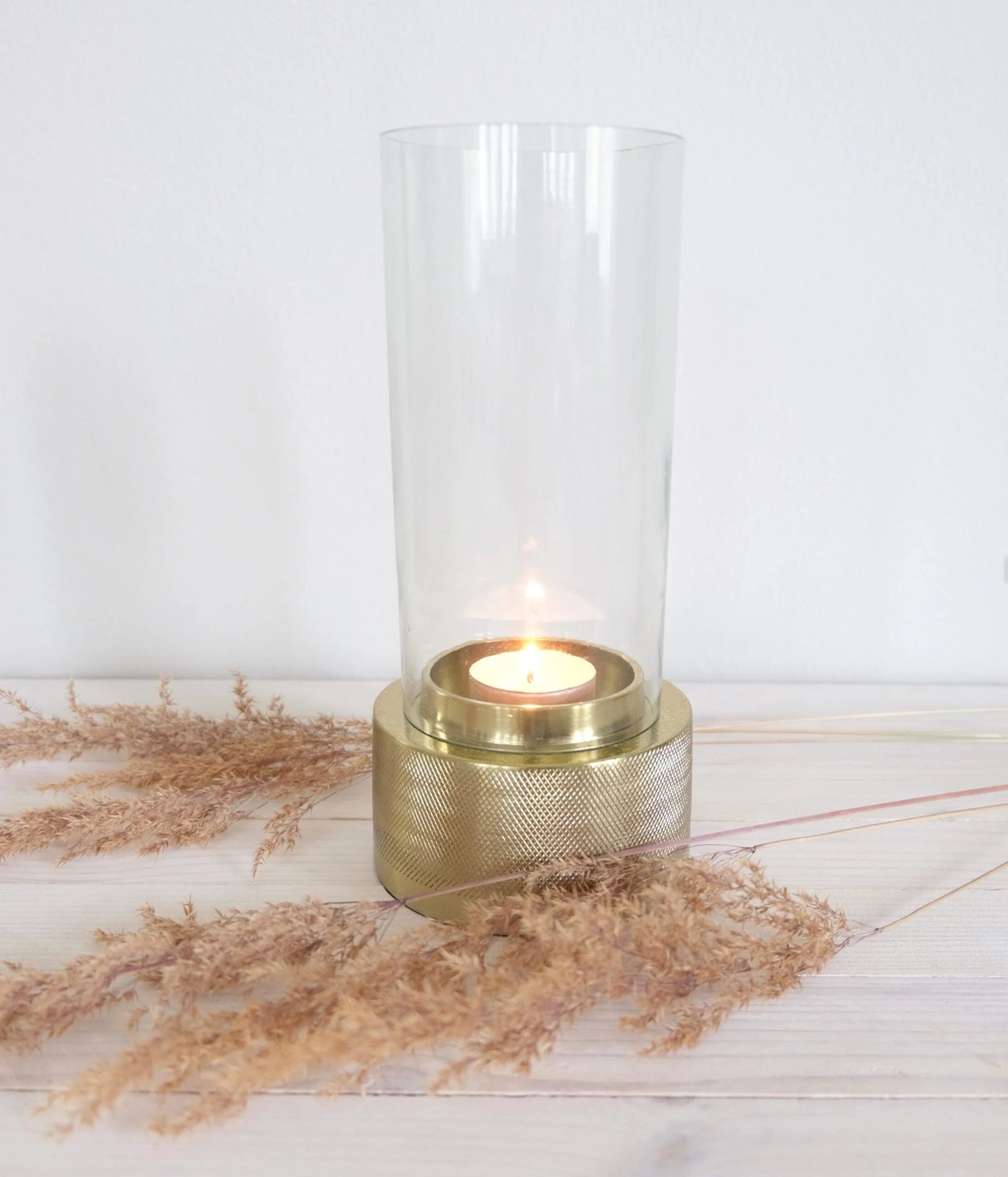 Kultainen kynttilälyhty Sigor iso – metalli ja lasi, Ø9,5×20 cm