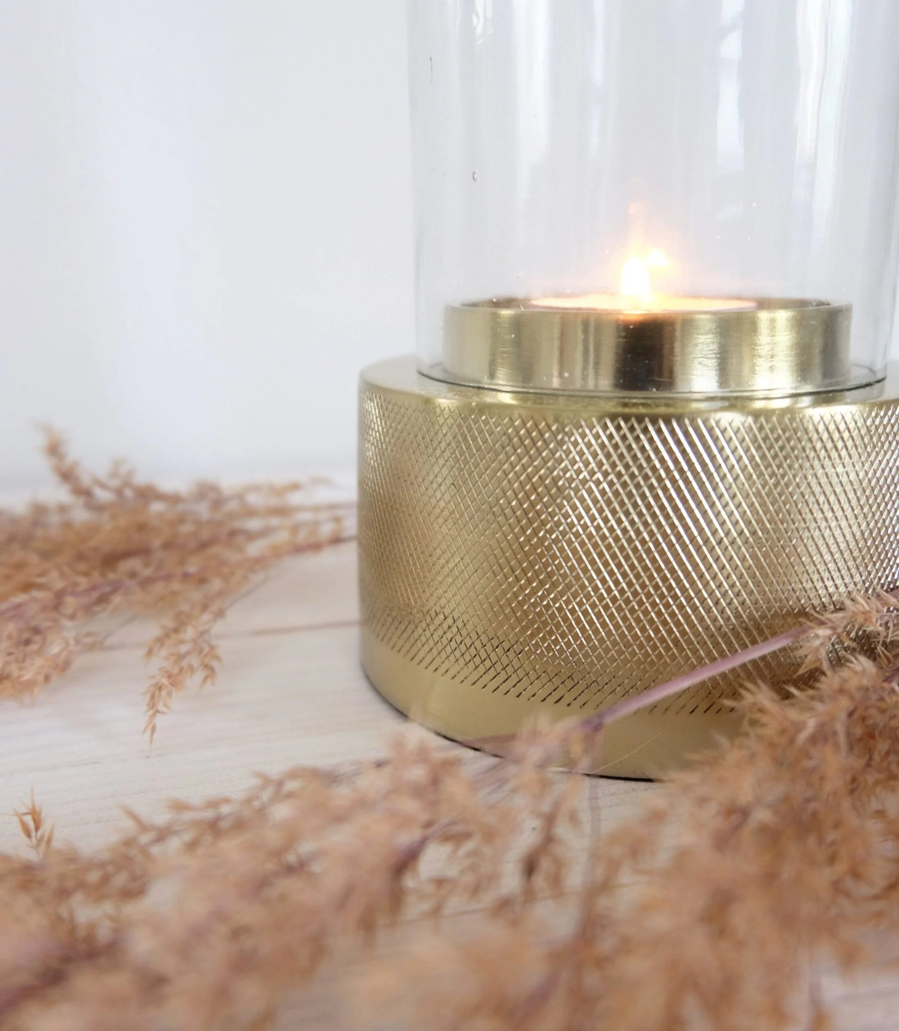 Light & Living Sigor iso -lyhty sivulta – kultainen metallikanta