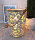Metallinen Tuuli-kynttilälyhty iso – köysikahva, ristikkokuvio, Ø25 cm, korkeus 35 cm, beige/kulta