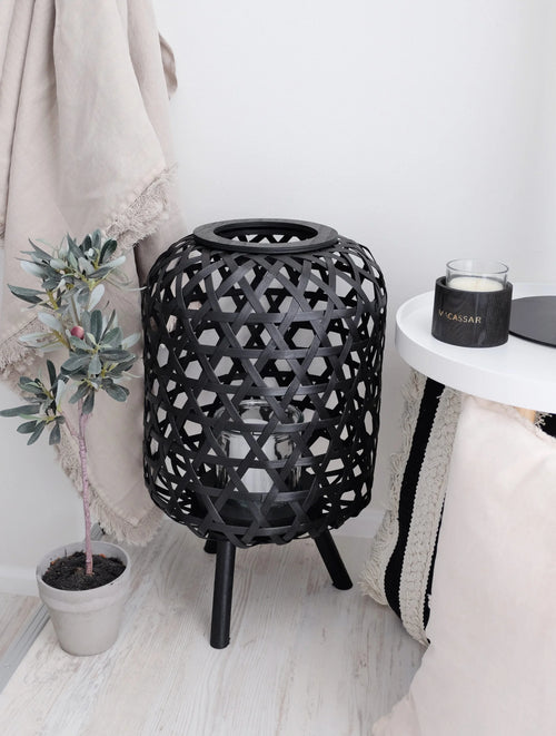 -line by Jolipa Birdy-lyhty sivulta – mattamusta luonnonmateriaali kolmijalka
