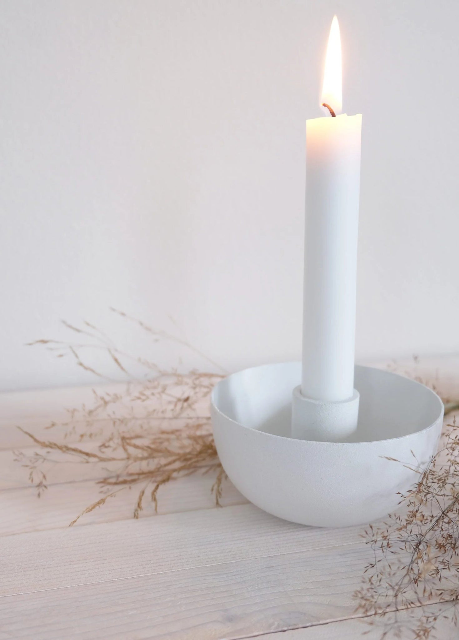 Mattavalkoinen metallinen kynttilänjalka Bowl – Ø10 cm, korkeus 5 cm, J-line by Jolipa