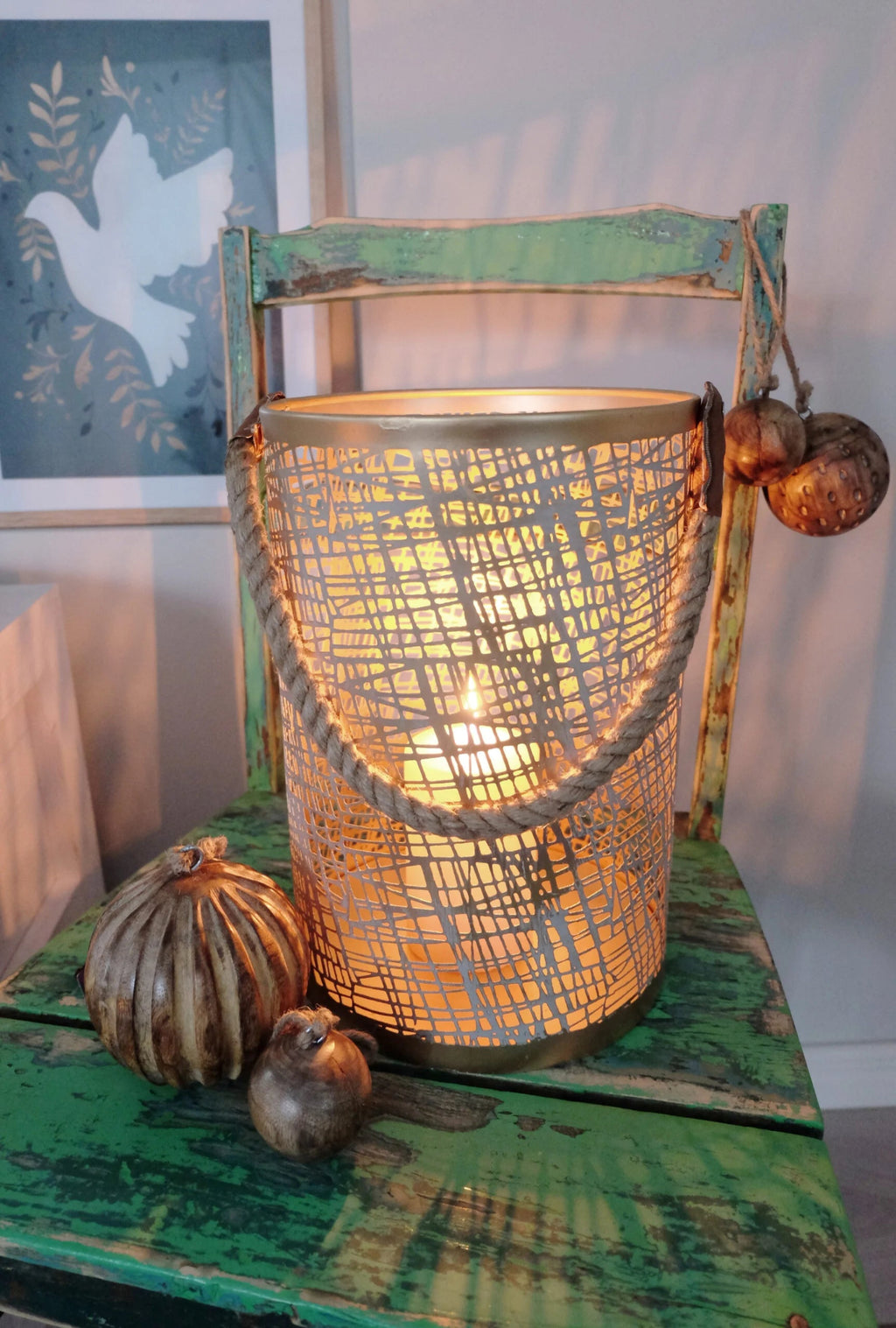 Metallinen Tuuli-kynttilälyhty keskikoko – köysikahva, ristikkokuvio, Ø20×30 cm, beige/kulta