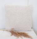 Luonnonvalkoinen puuvillainen sisututyyny Jumbo Dots kohopistekuviolla – 45×45 cm, Linen & More