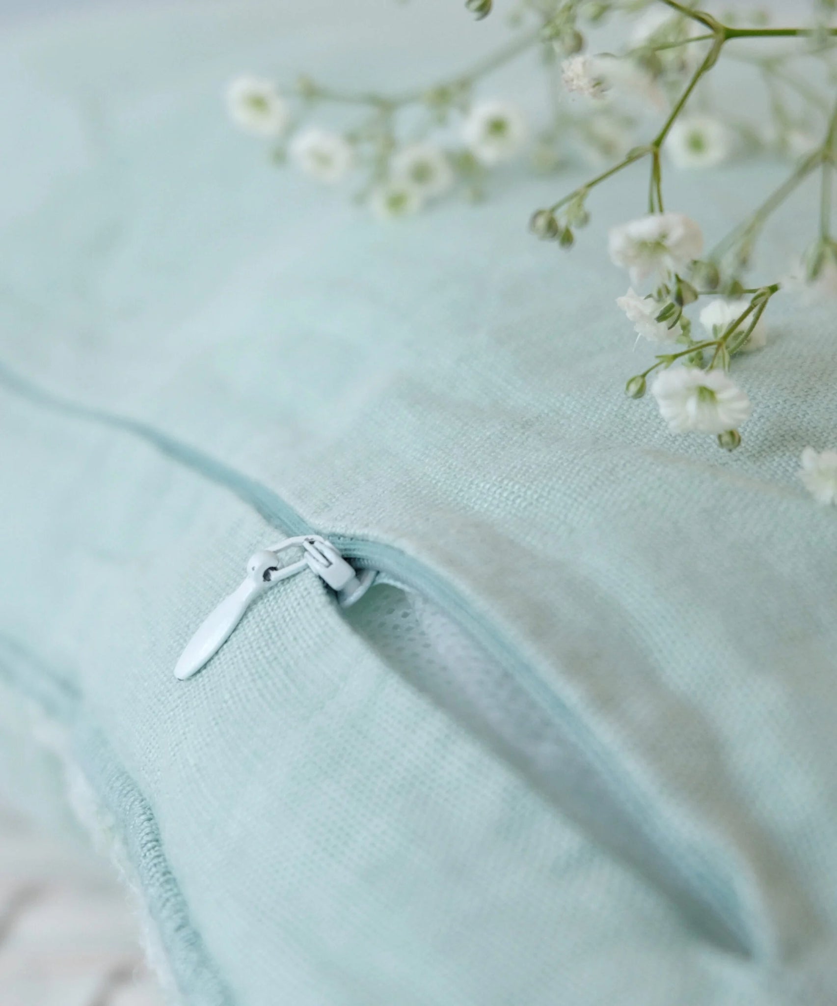 Sisustustyyny Minttu takaosa – pellava ja takaosan vetoketju