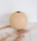 Mattabeige keraaminen Pallo-maljakko keskikoko – 18×18×18 cm, J-line by Jolipa
