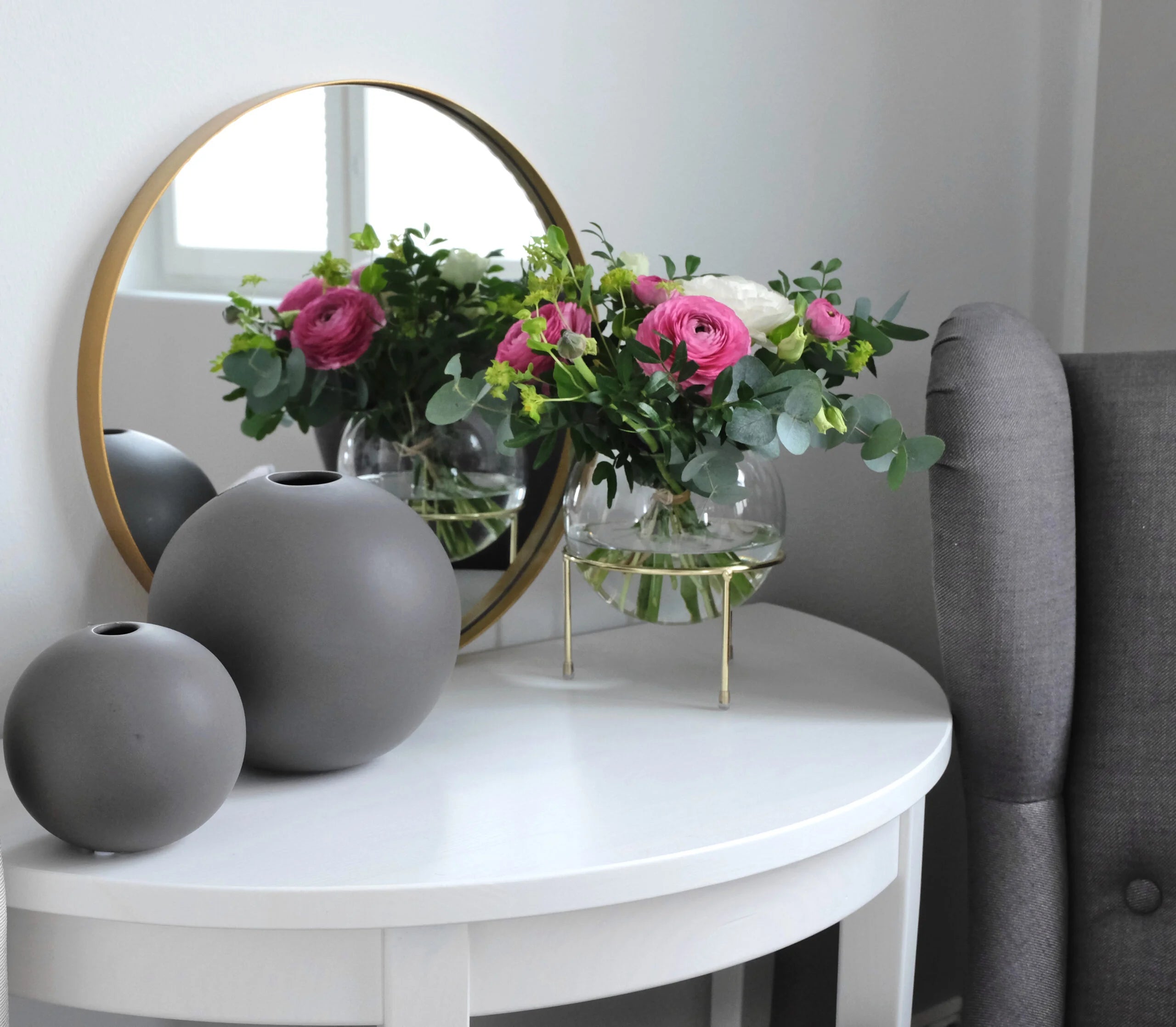 Maljakko Pallo keskikoko (harmaa)