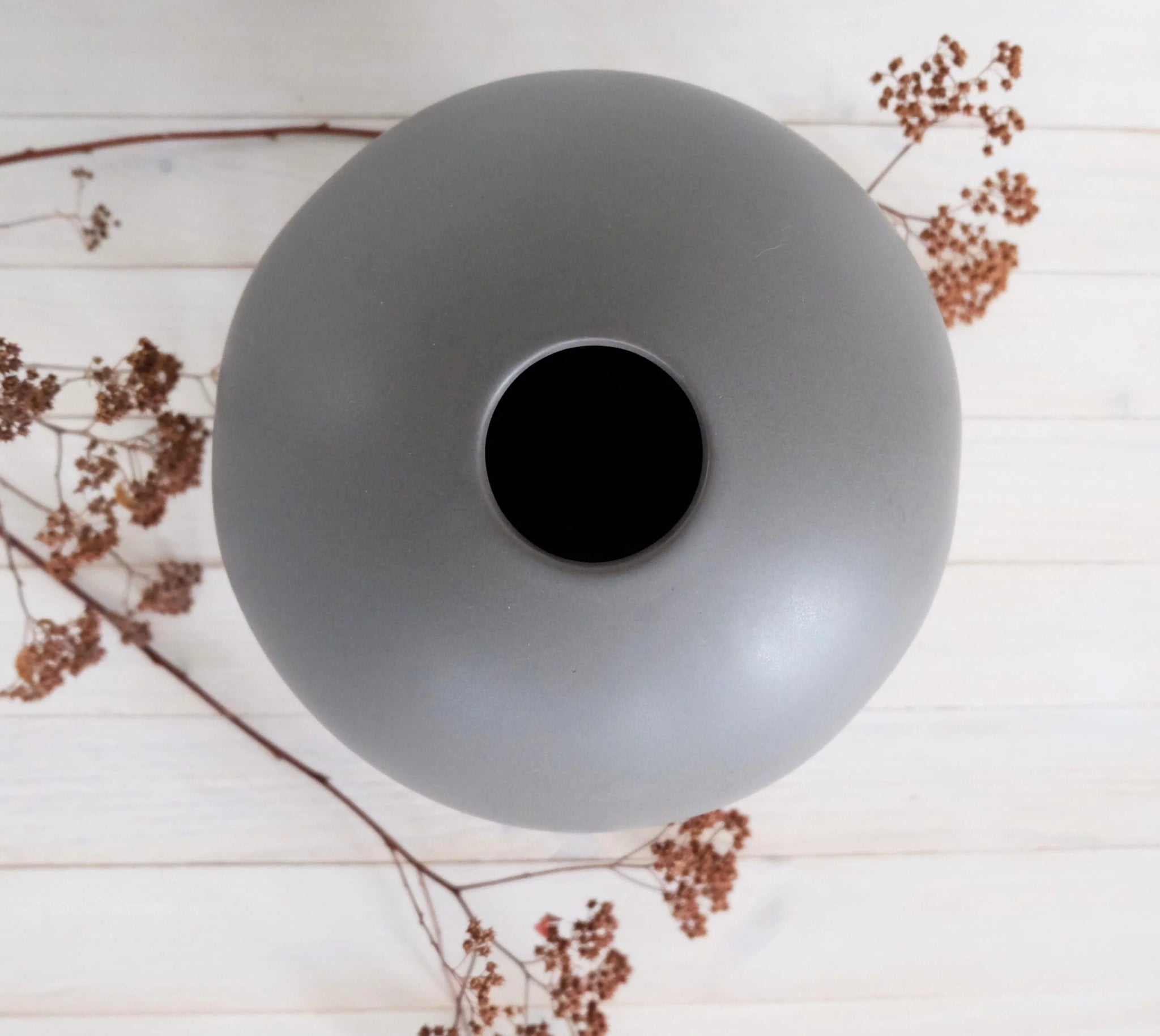 J-line by Jolipa Pallo-maljakko ylhäältä – harmaa keramiikka, keskikoko