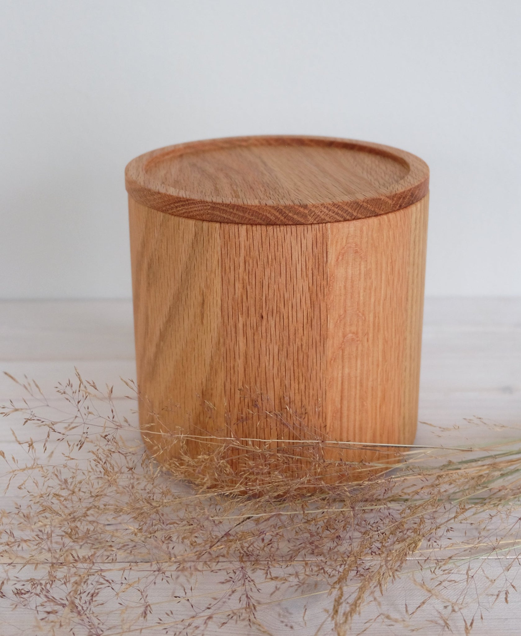 Käsinvalmistettu puupurkki Oak pieni ruskea – Ø13 cm, korkeus 13 cm, luonnonöljykäsitelty, Continenta