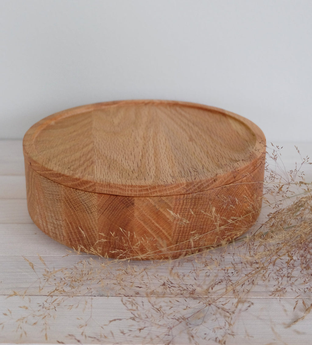 Käsinvalmistettu puupurkki Oak iso tammi – Ø19 cm, korkeus 6 cm, luonnonöljykäsitelty, Continenta