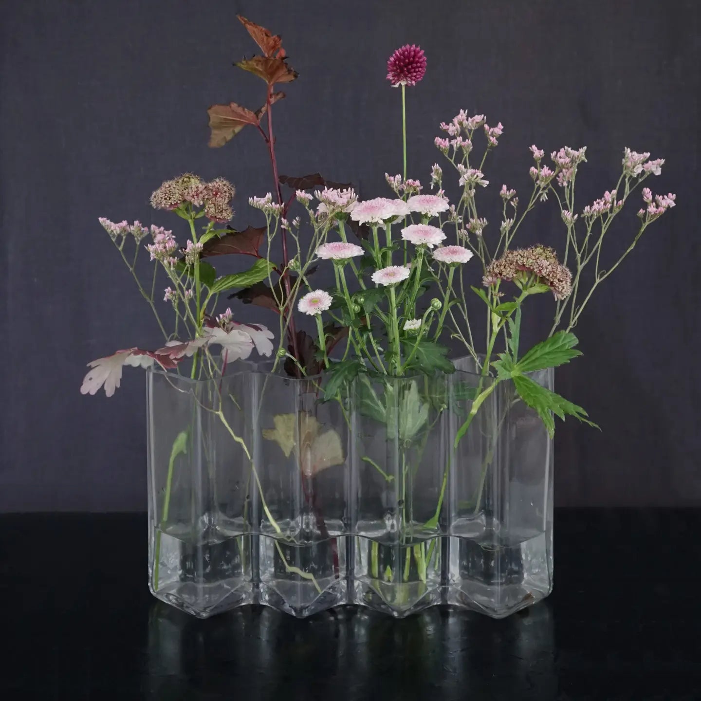 Maljakko Row sivulta – kirkas suupuhallettu lasi 4-osioinen kapea muoto detalji