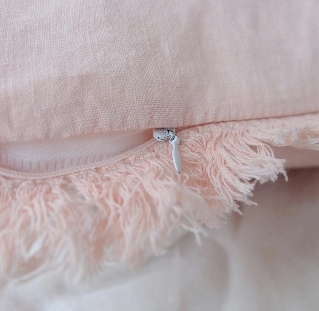 Frosty Pink -tyyny takaosa – pellava ja sivusauman vetoketju