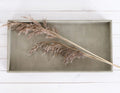 Hiekanvärinen keinonahkatarjotin Sting – 38×19×3,5 cm, himmeä pinta