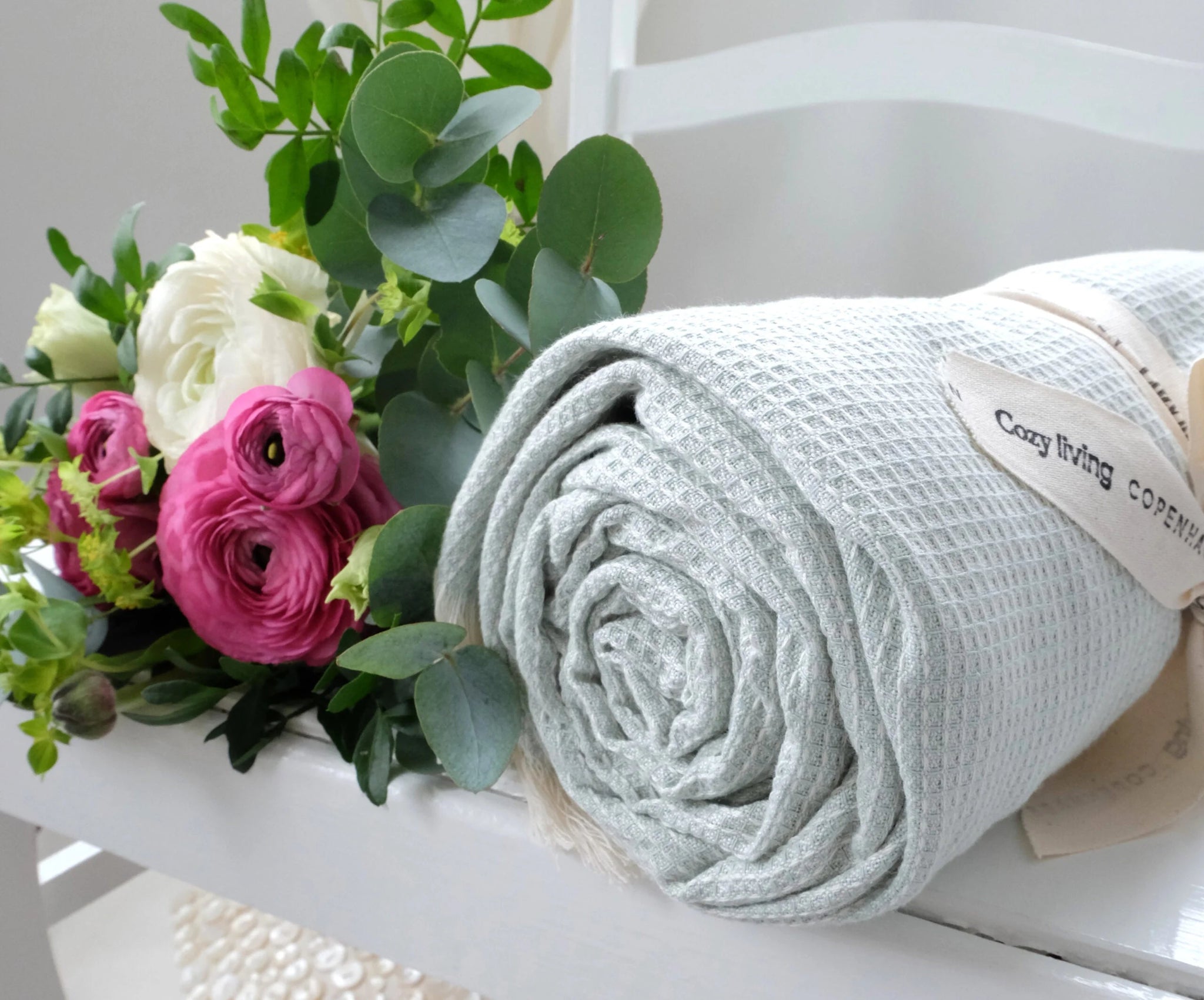 Cozy Living Elsa mintunvihreä -torkkupeitto sivulta – vohvelikuvio läheltä