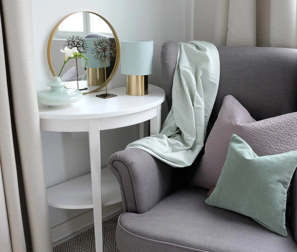 Elsa-torkkupeitto nojatuolilla – vaaleanvihreä kesäinen torkkupeitto