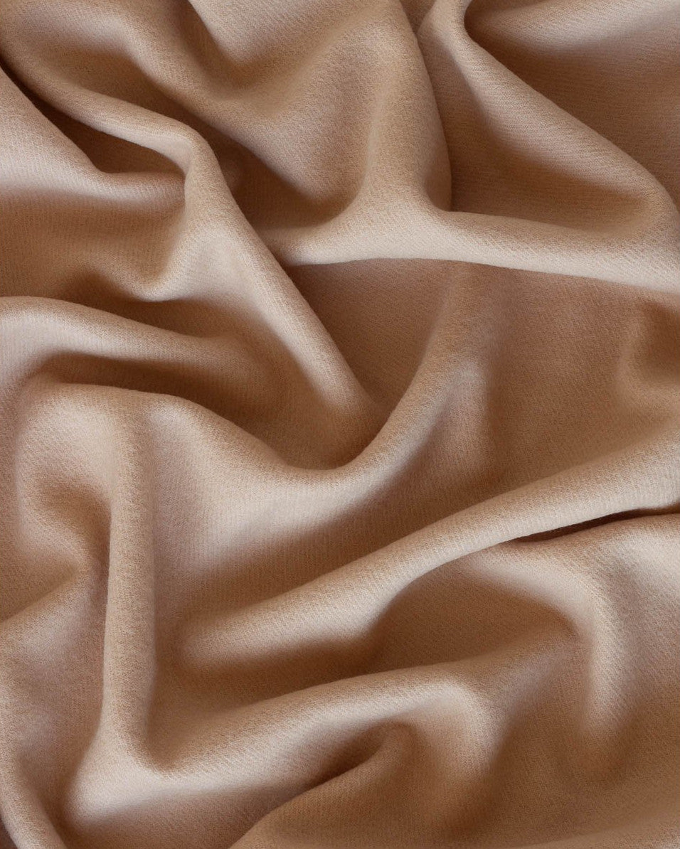 Rio beigeruskea -viltin pintarakenne lähikuvassa – 100 % lampaanvillaa, MoST Blankets
