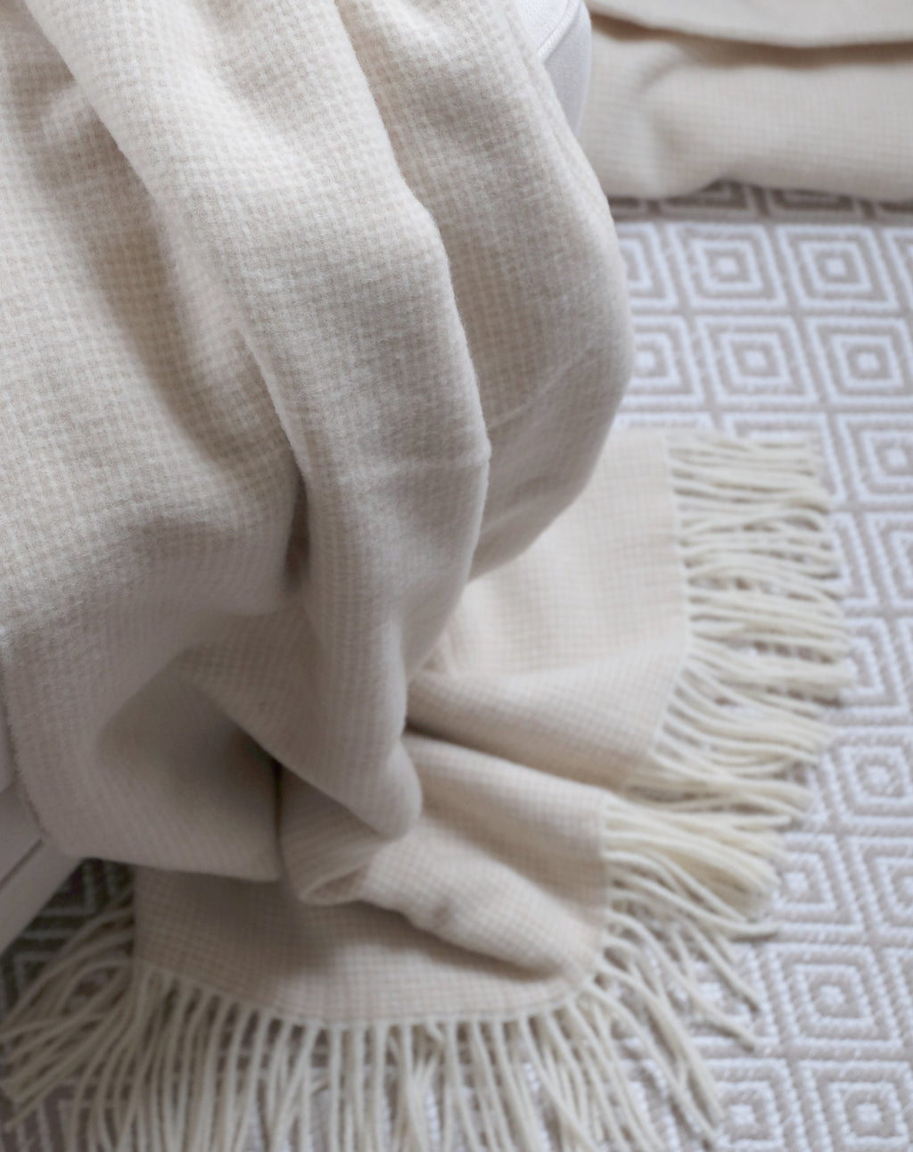 Merinovillainen torkkupeitto Portofino luonnonvalkoinen – 200 × 140 cm, 100 % merinovilla, MoST Blankets, Ukraina