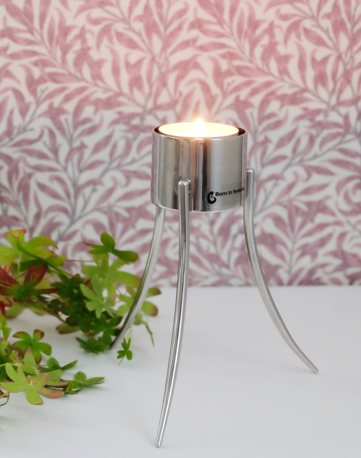 Kynttilänjalka Up-side-down teräs – kiillotettu ruostumaton teräs, 13 × 12 × 11 cm, Born in Sweden