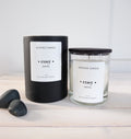 Tuoksukynttilä Cosy Santal kasvivahasta – Ø8 cm, korkeus 9,8 cm, 40 h, The Olphactory