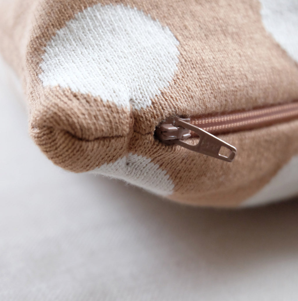 Tyynynpäällinen Astrid vetoketju – sivusauman vetoketju detalji puuvillainen sisustustyynynpäällinen