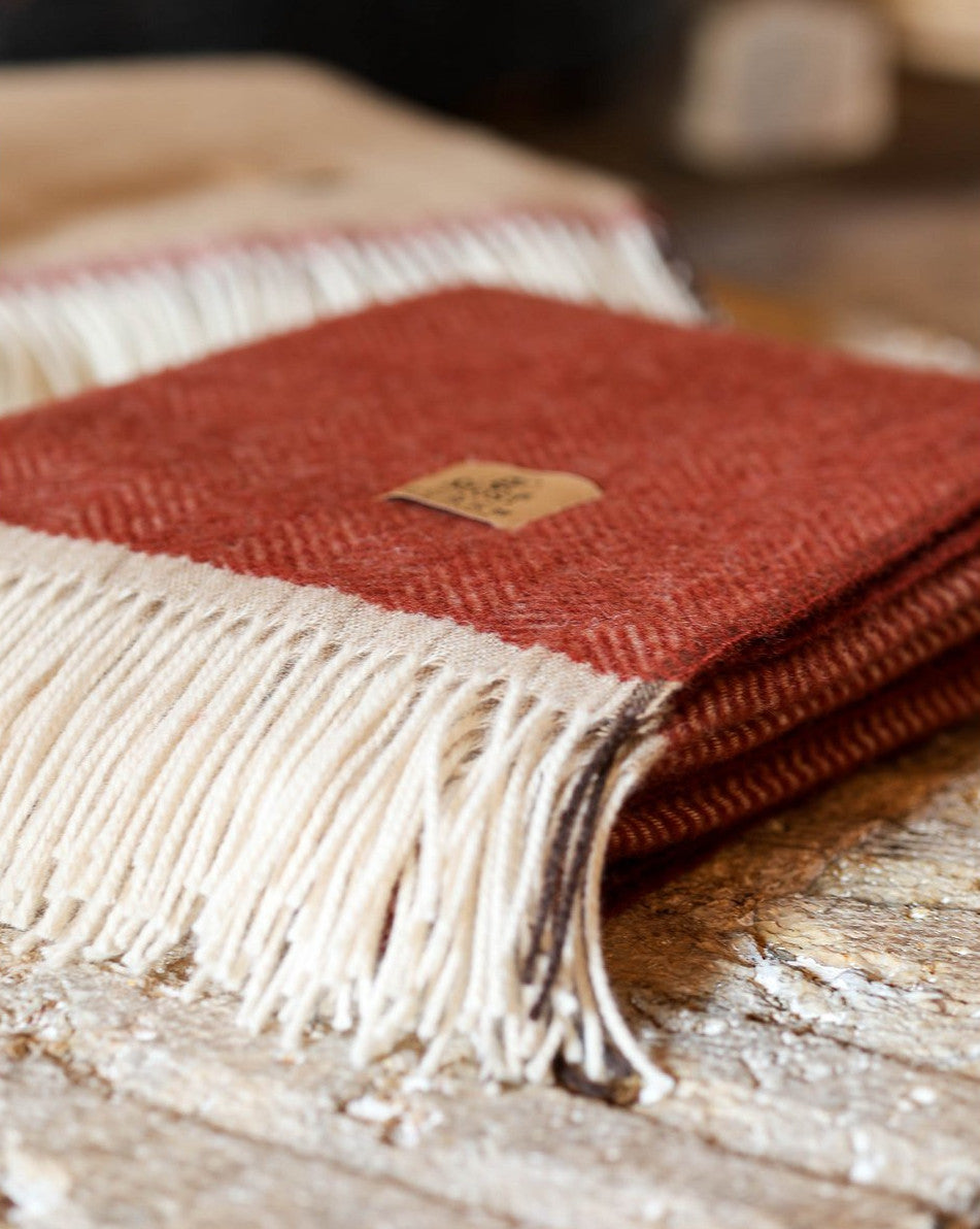MoST Blankets Denver terra -torkkupeitto – punainen siksak-kuviointi, 100 % Uuden-Seelannin villa