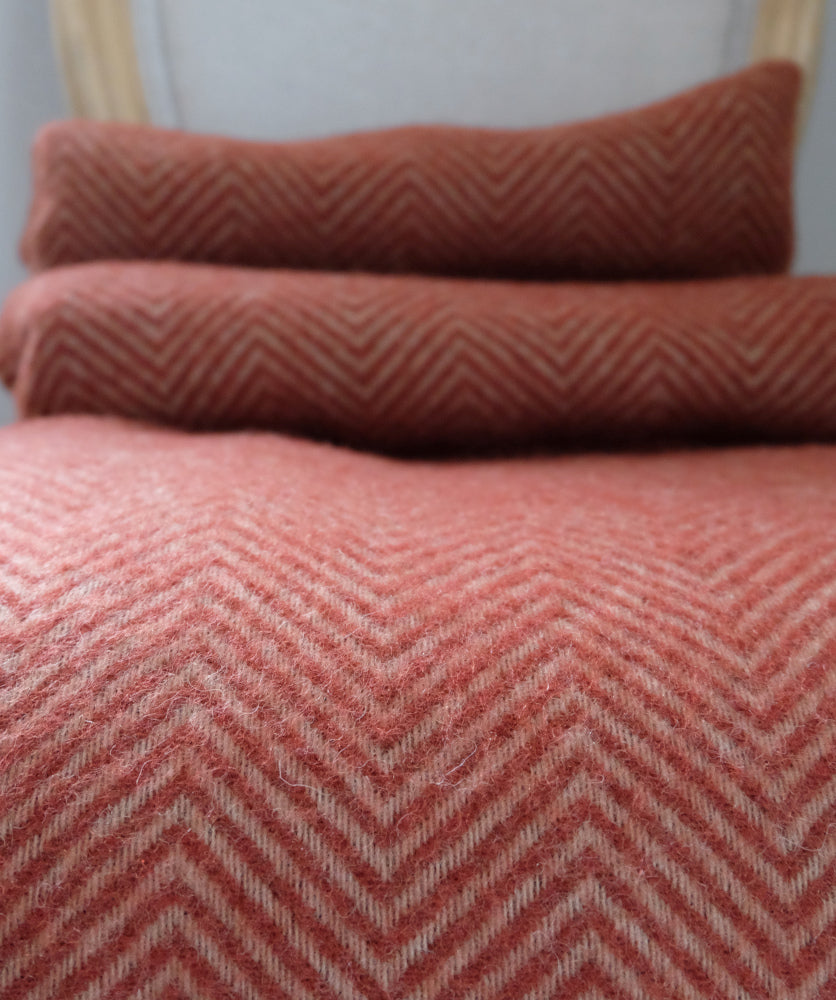 Denver terra -torkkupeitto taiteltuna – MoST Blankets, geometrinen villapeitto, valmistettu Ukrainassa