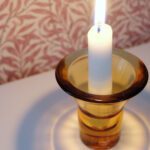 Ruskea kynttilänjalka lasia kruunukynttilälle