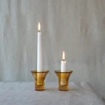 Lasinen kynttilänjalka kruunukynttilälle meripihka